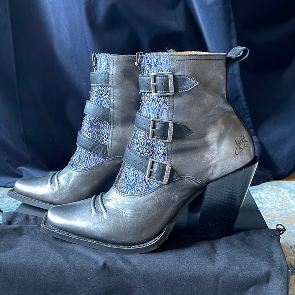 Fluevog Durer Triple Buckle Boot. Size 8